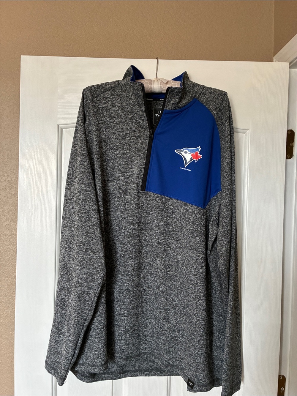 Fanatics Blue & Red Toronto Blue Jays Logo 3/4 zip. Never worn. Men’s XXL.